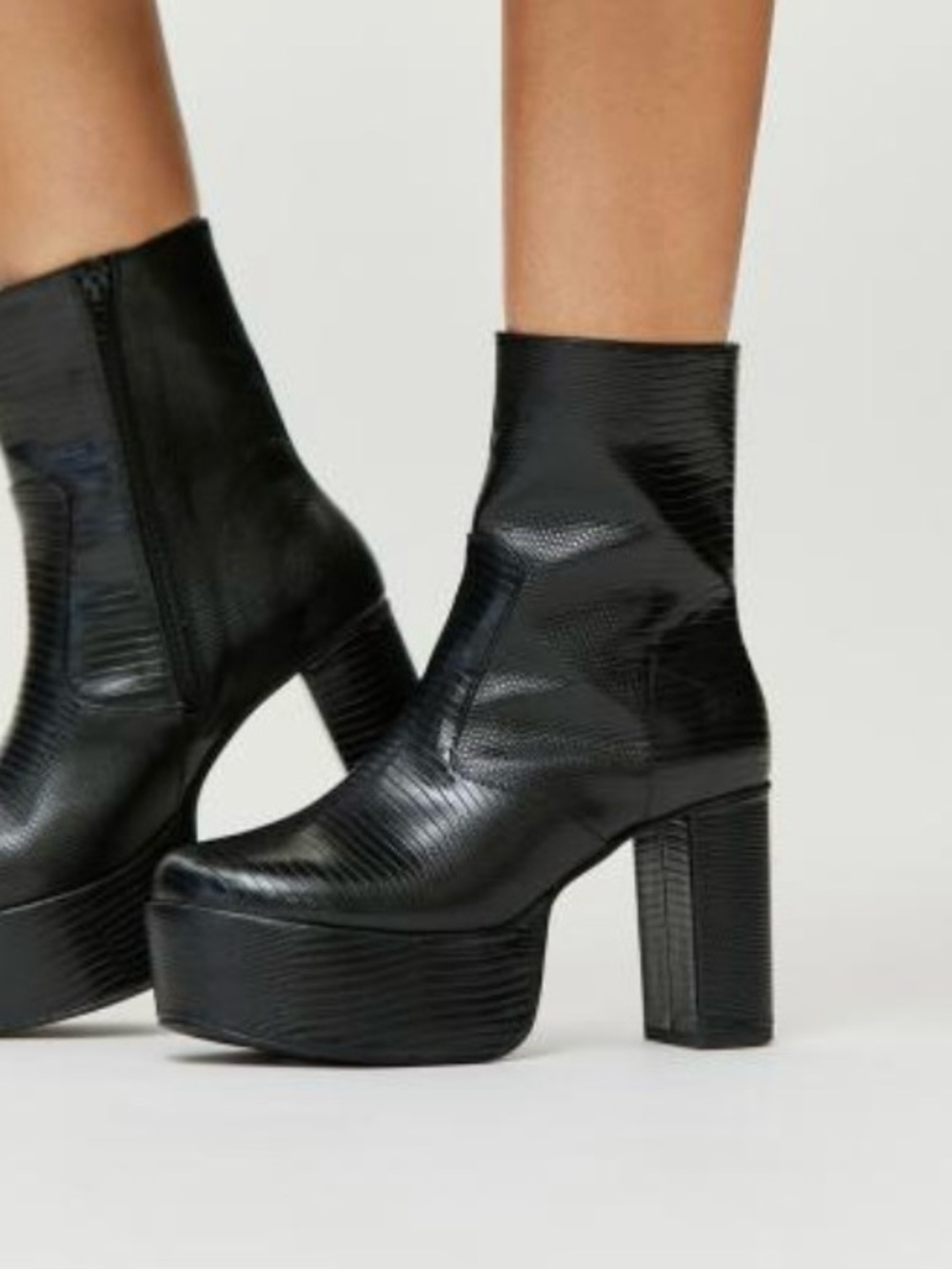 Urban Outfitters Platfotm Block Heel Ankle Boots - Black size 9 new